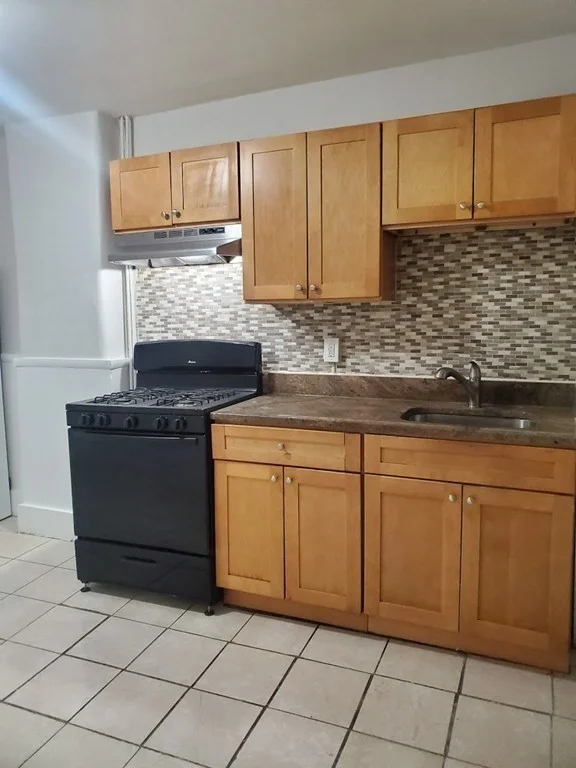 182 Walnut Ave, Roxbury