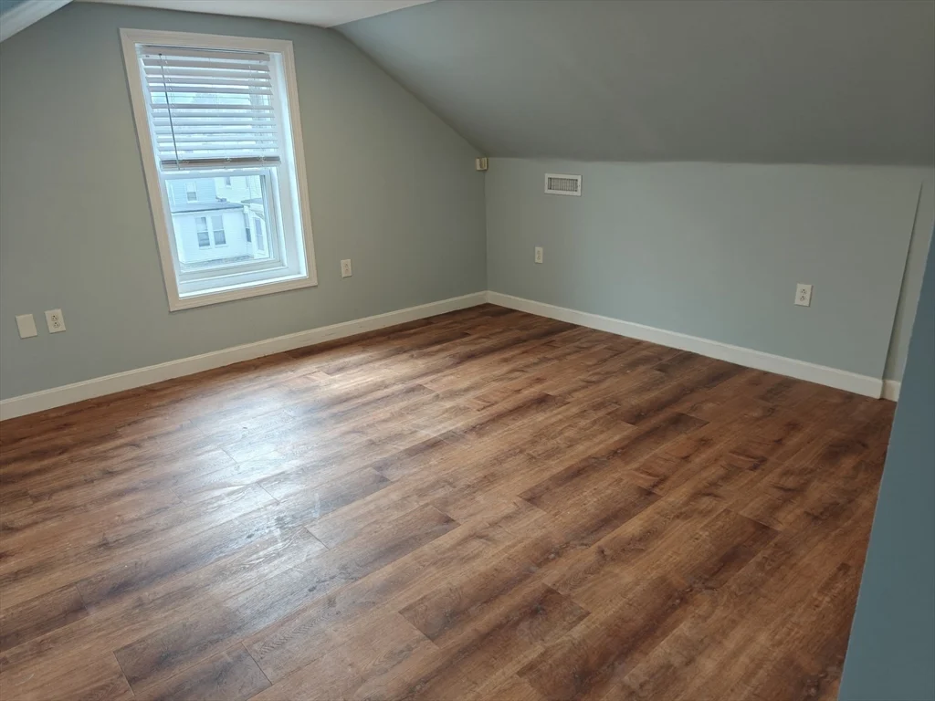 102 Mount Pleasant Ave, Roxbury