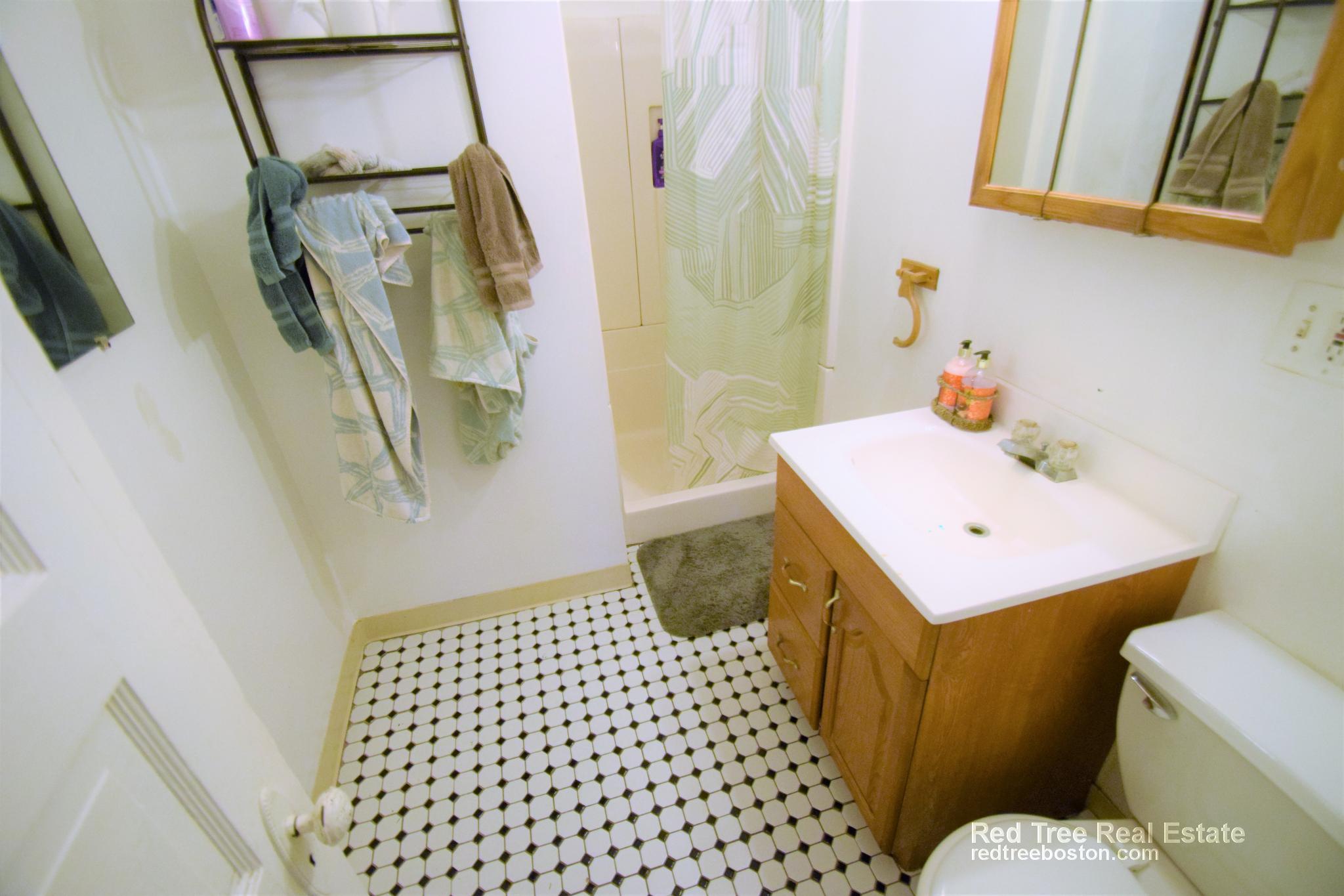 346 Faneuil St, Oak Square