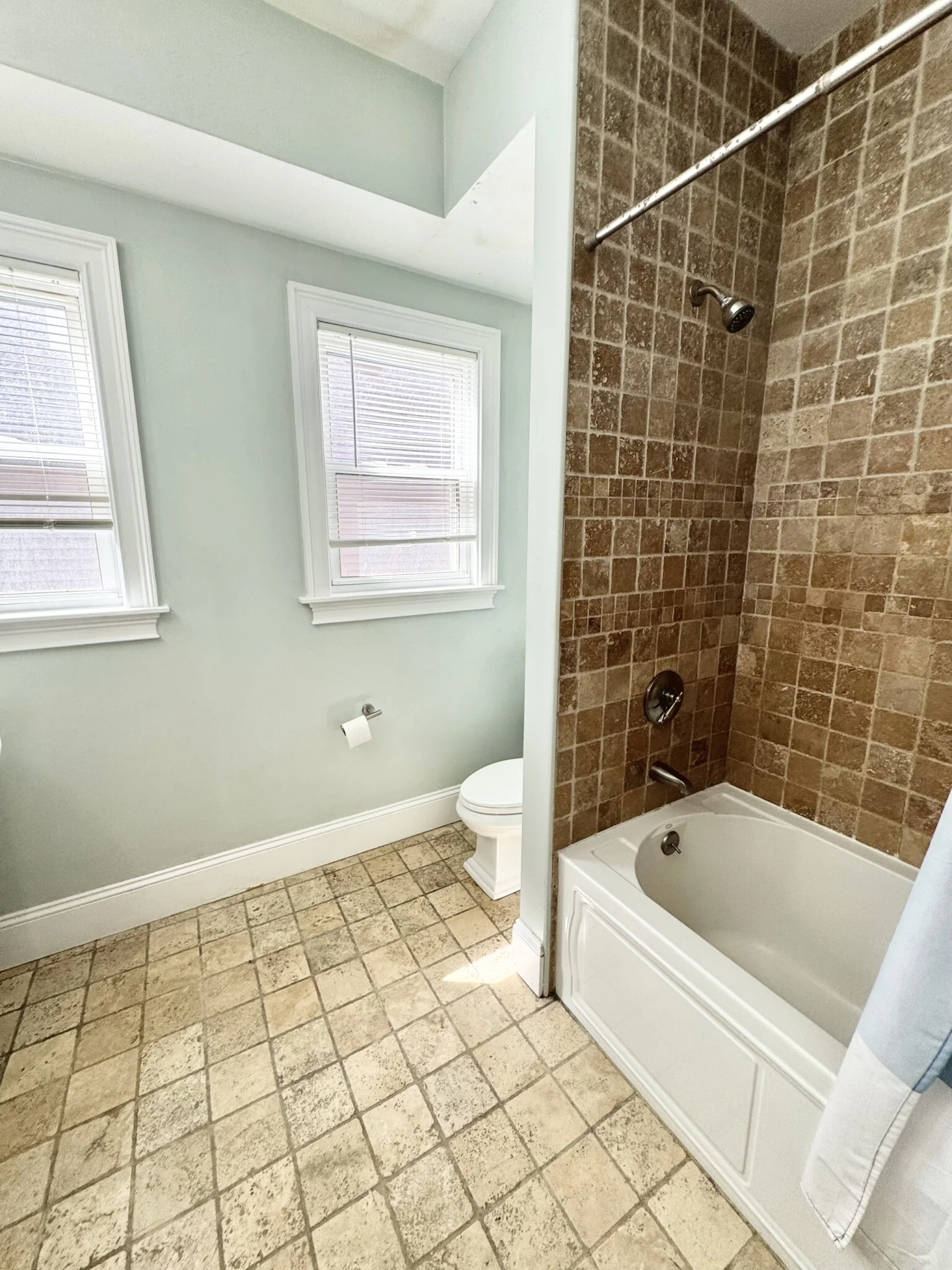 180 Hillside St, Mission Hill