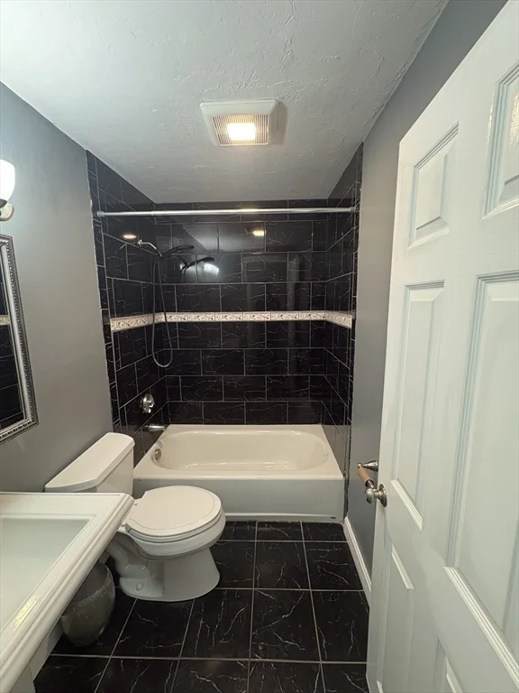 453 Turnpike St, Easton