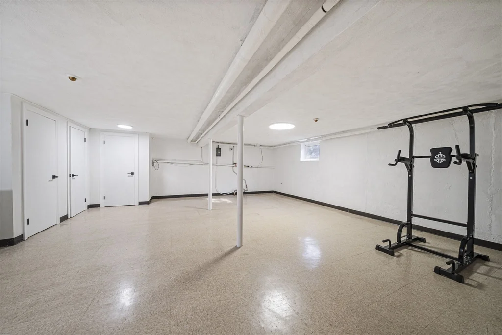 66 Roosevelt Rd, Newton