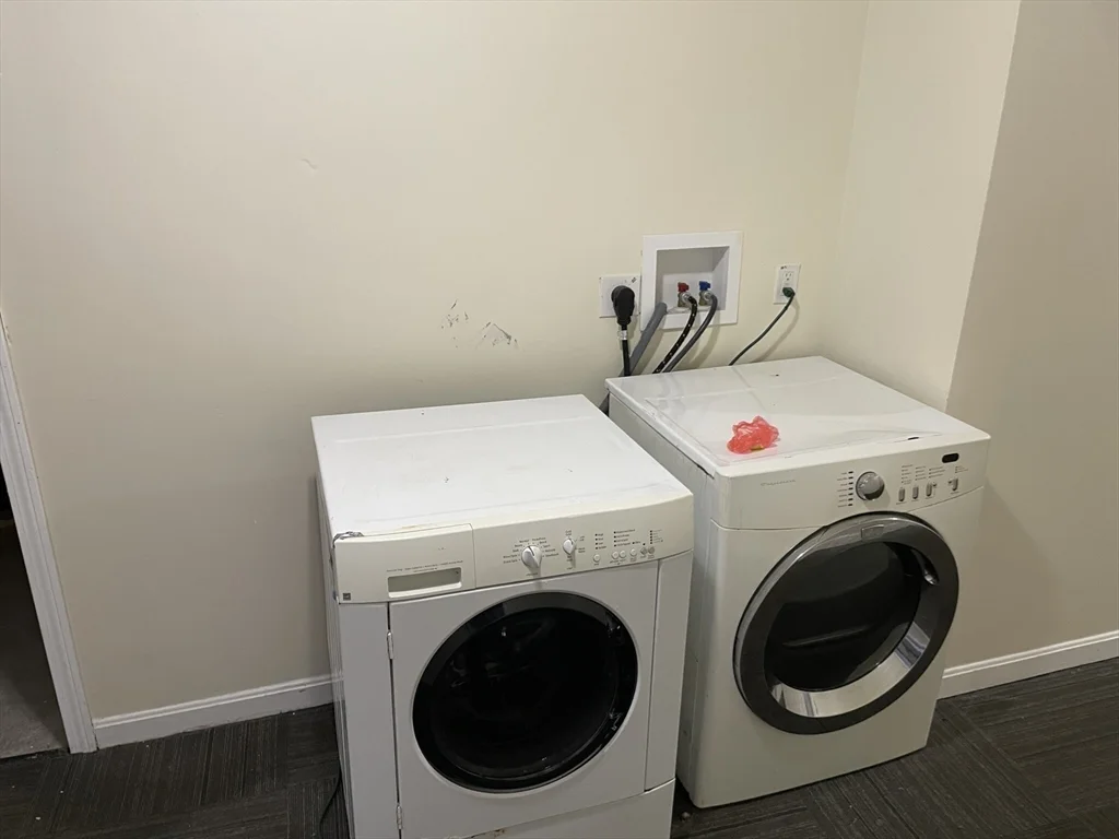 227 Roxbury St, Roxbury