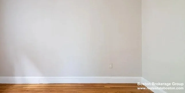 122 Hillside St, Mission Hill