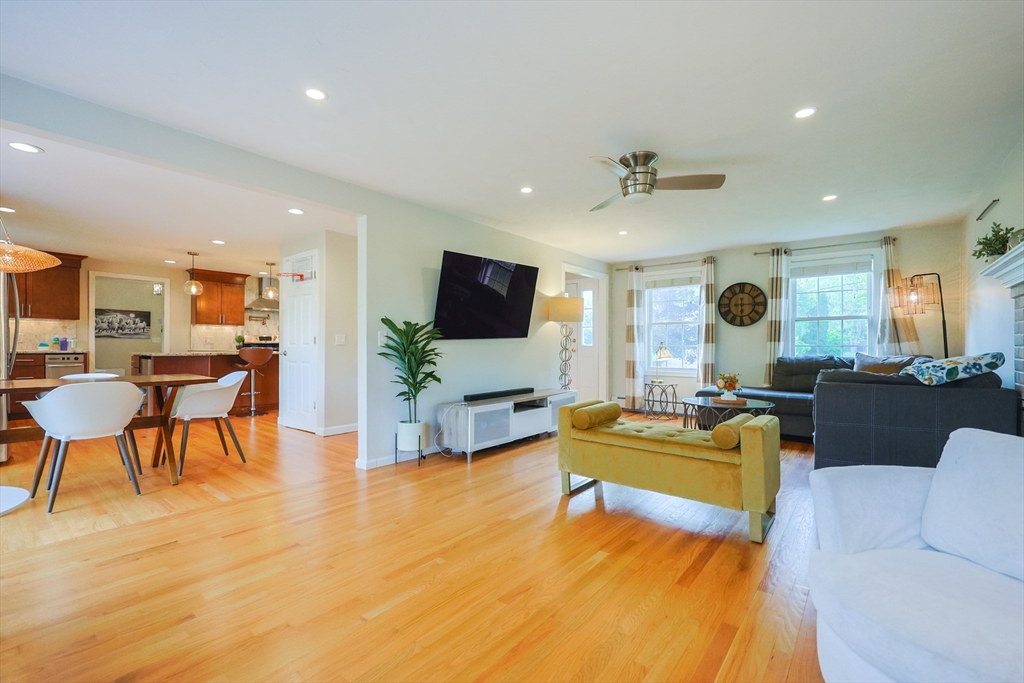 52 Galway Dr, North Attleboro