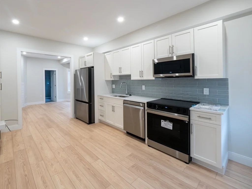 20 Winslow Rd, North Brookline