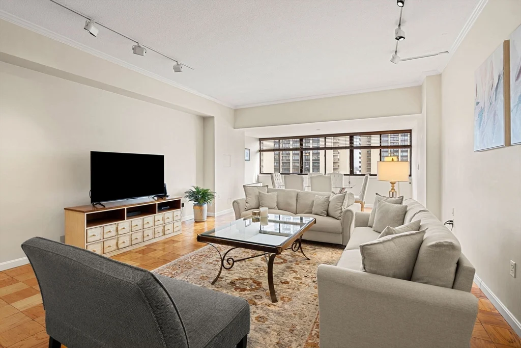 2 Hawthorne, West End