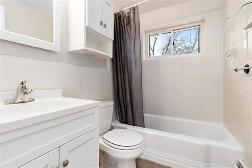 146 Bishop Dr, Framingham