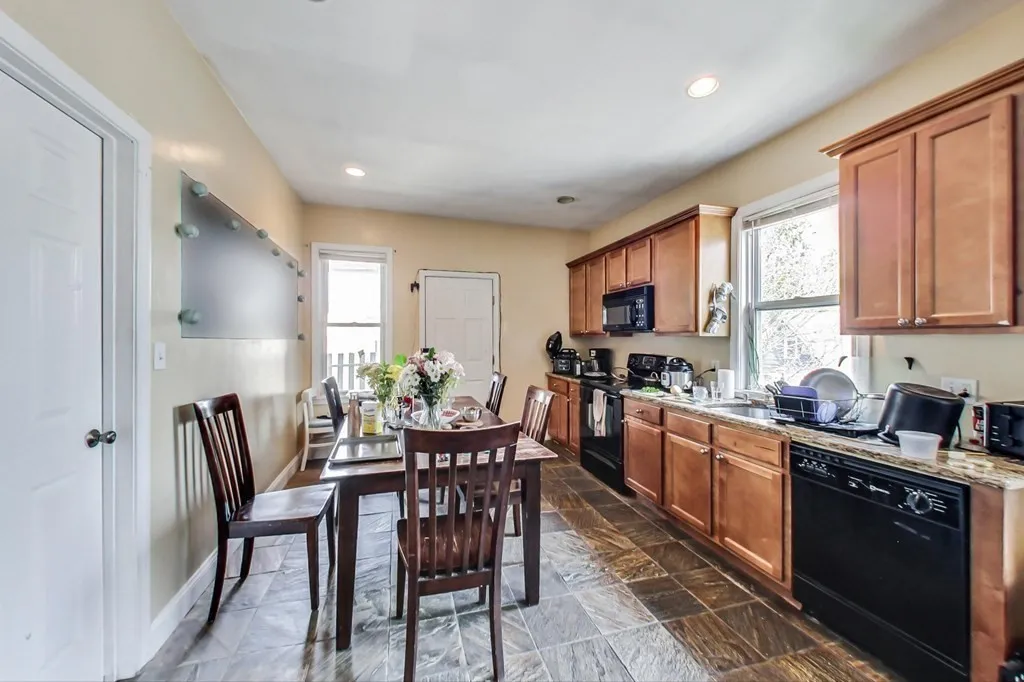 47 Hillside St, Mission Hill