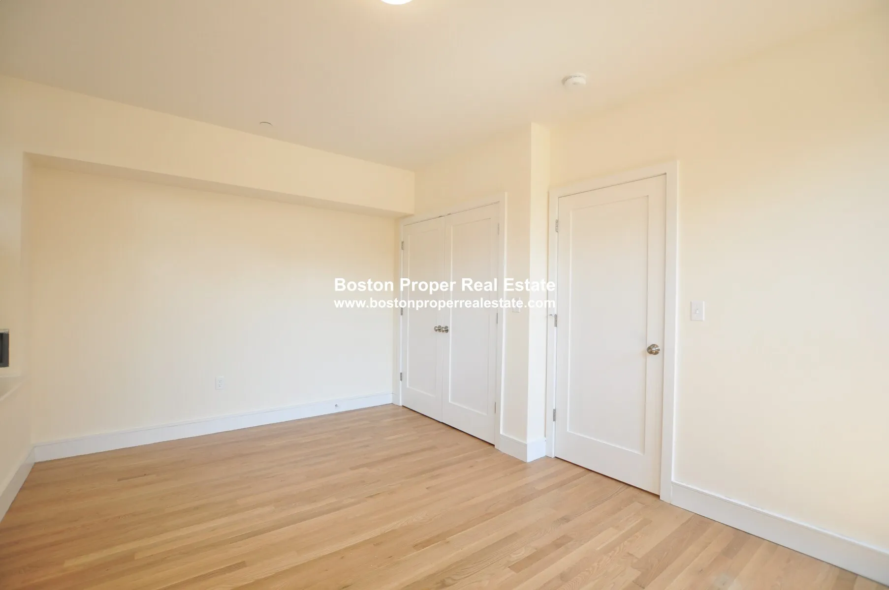 877 Beacon St, Fenway