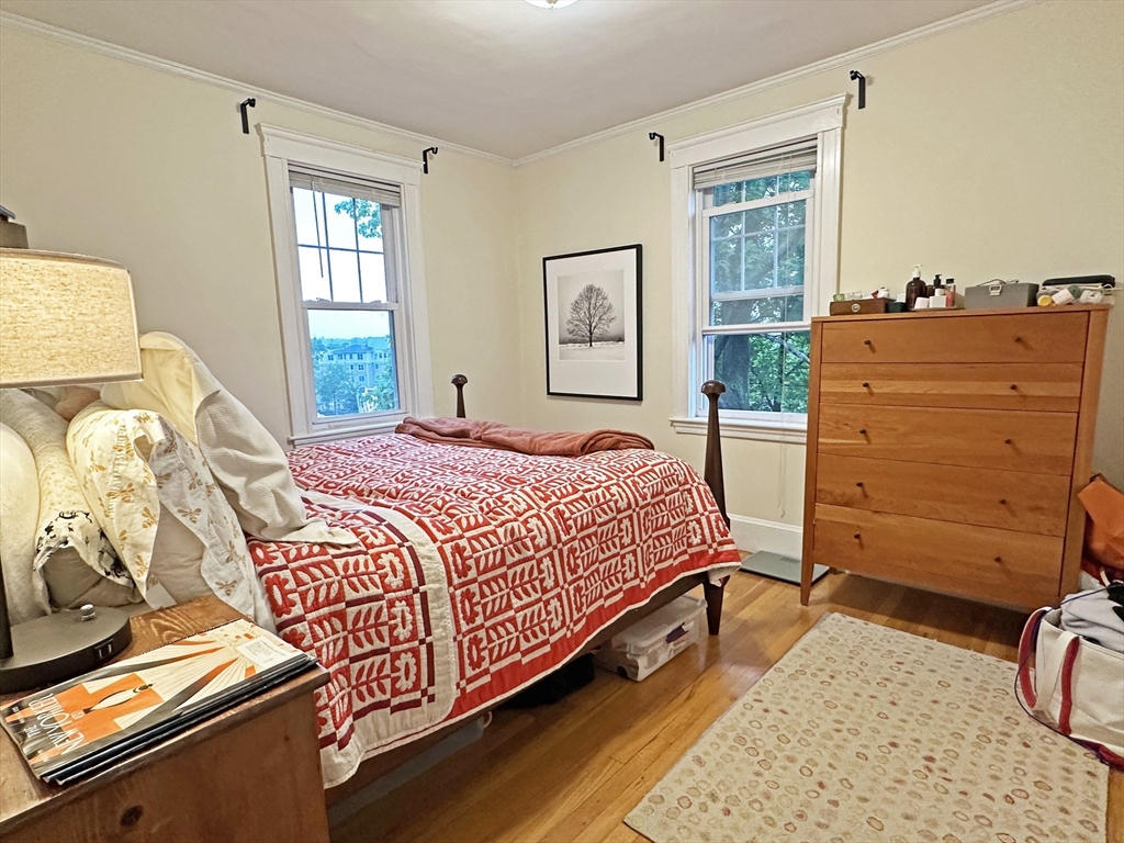 37 Lewis St, Newtonville