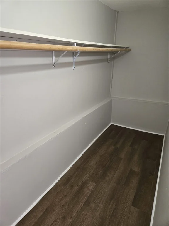 654 Metropolitan Ave, Hyde Park