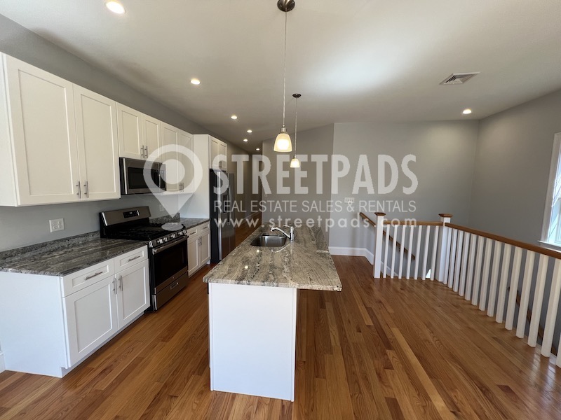 8 Islington St, Allston