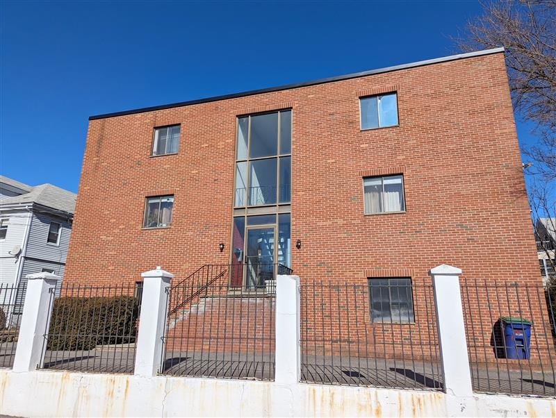 86 Newbury St, Teele Square