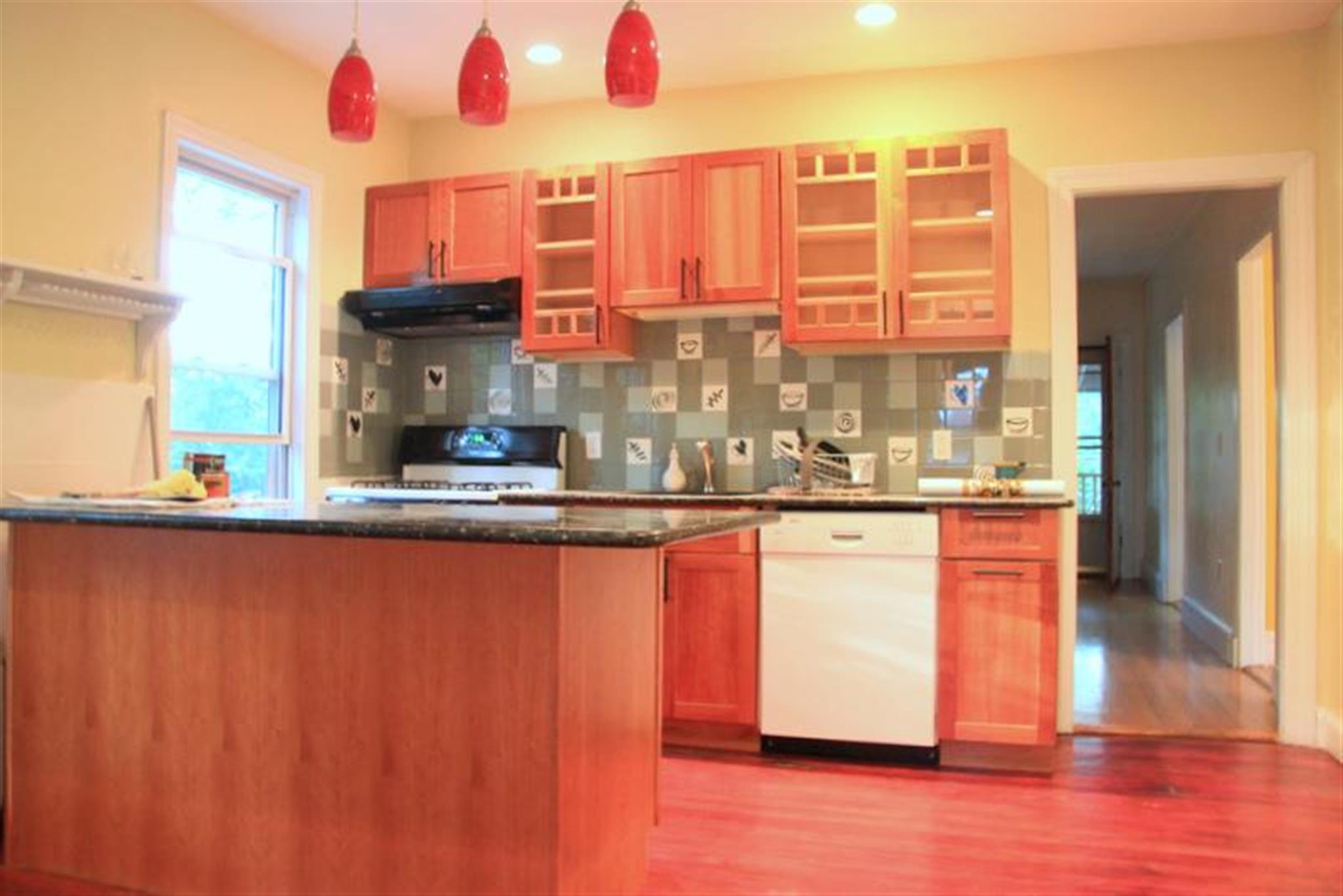 3 bed, 2 bath apartment for rent at 11 Albion St Unit R, Spring Hill — photo 1 of 31