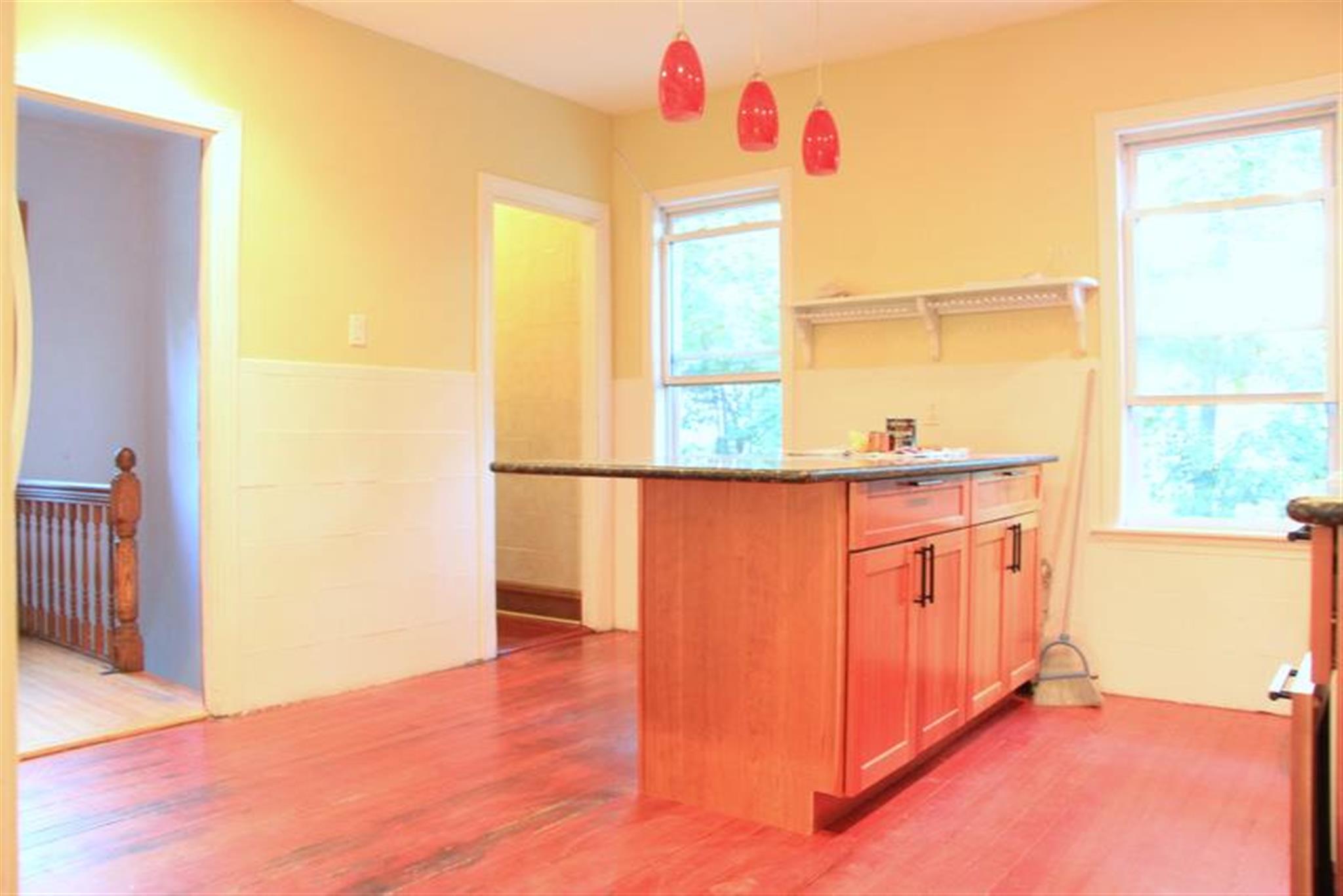 3 bed, 2 bath apartment for rent at 11 Albion St Unit R, Spring Hill — photo 4 of 31
