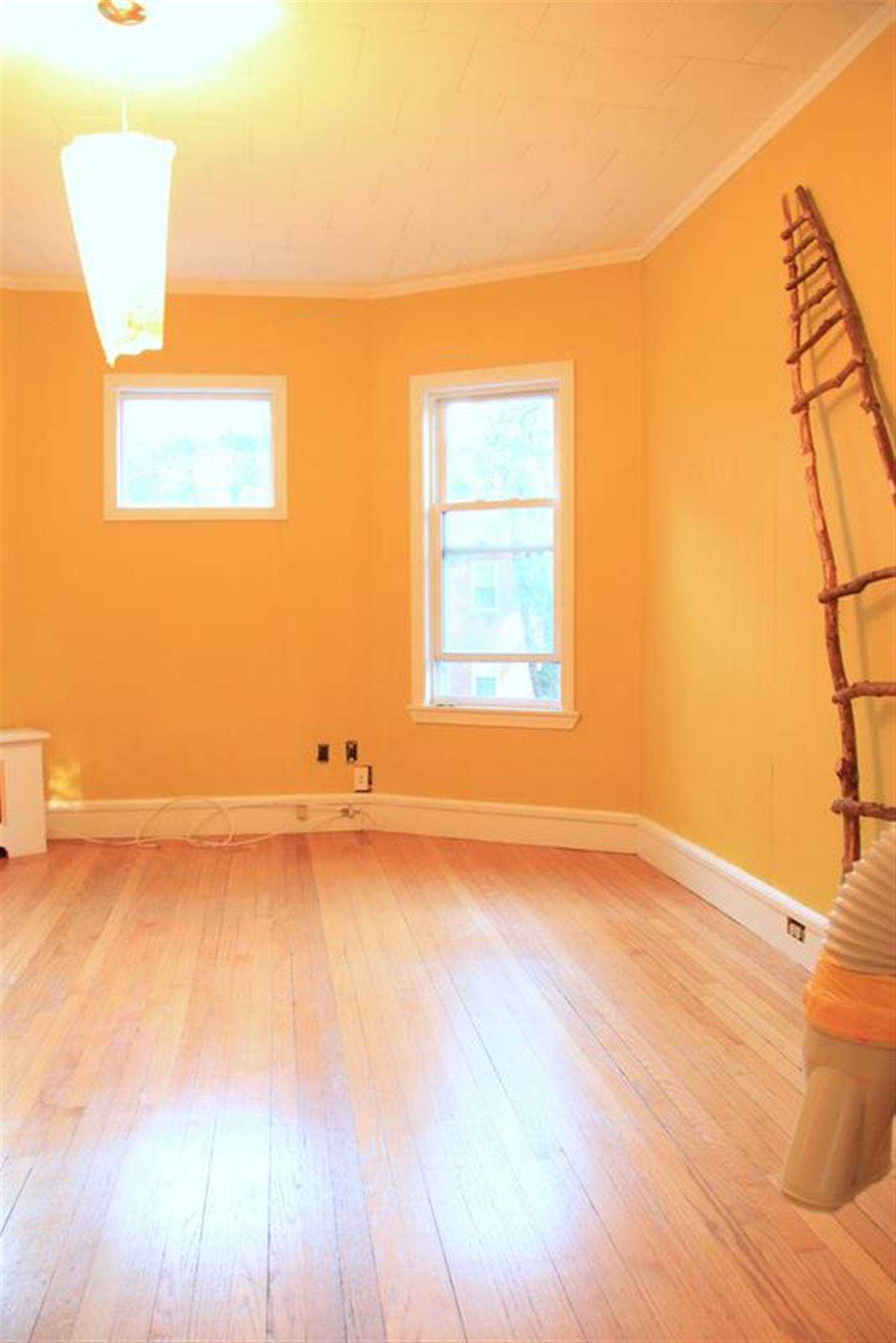 3 bed, 2 bath apartment for rent at 11 Albion St Unit R, Spring Hill — photo 8 of 31