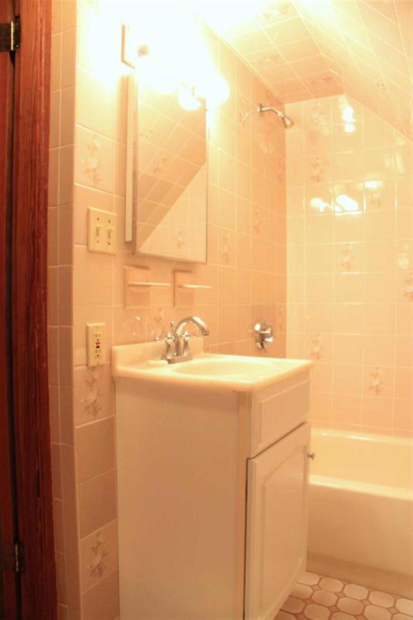3 bed, 2 bath apartment for rent at 11 Albion St Unit R, Spring Hill — photo 20 of 31