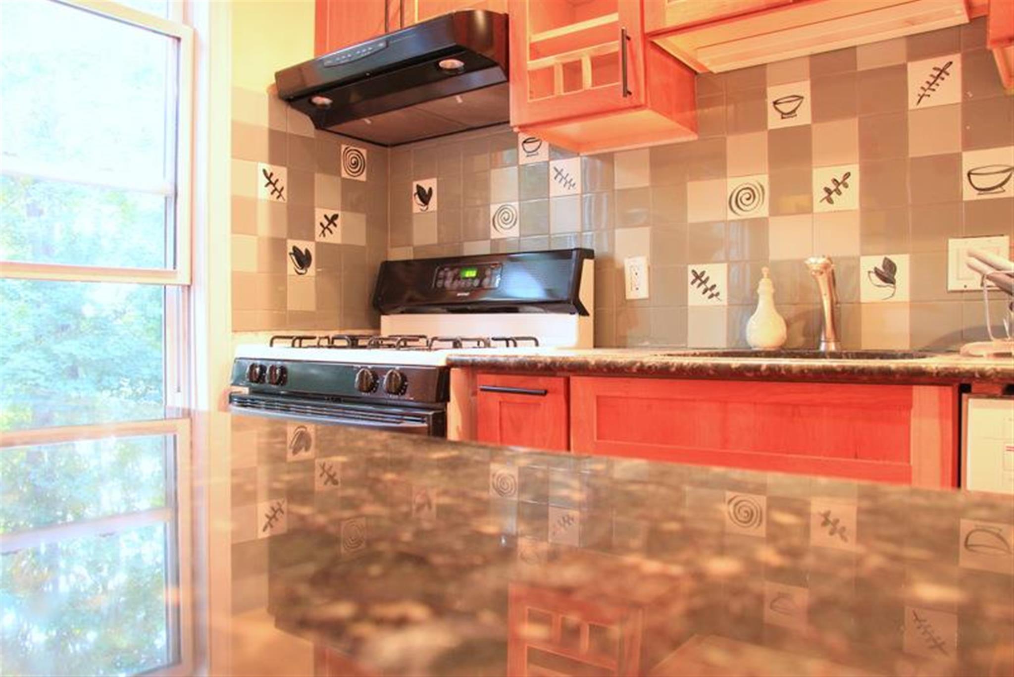 3 bed, 2 bath apartment for rent at 11 Albion St Unit R, Spring Hill — photo 3 of 31