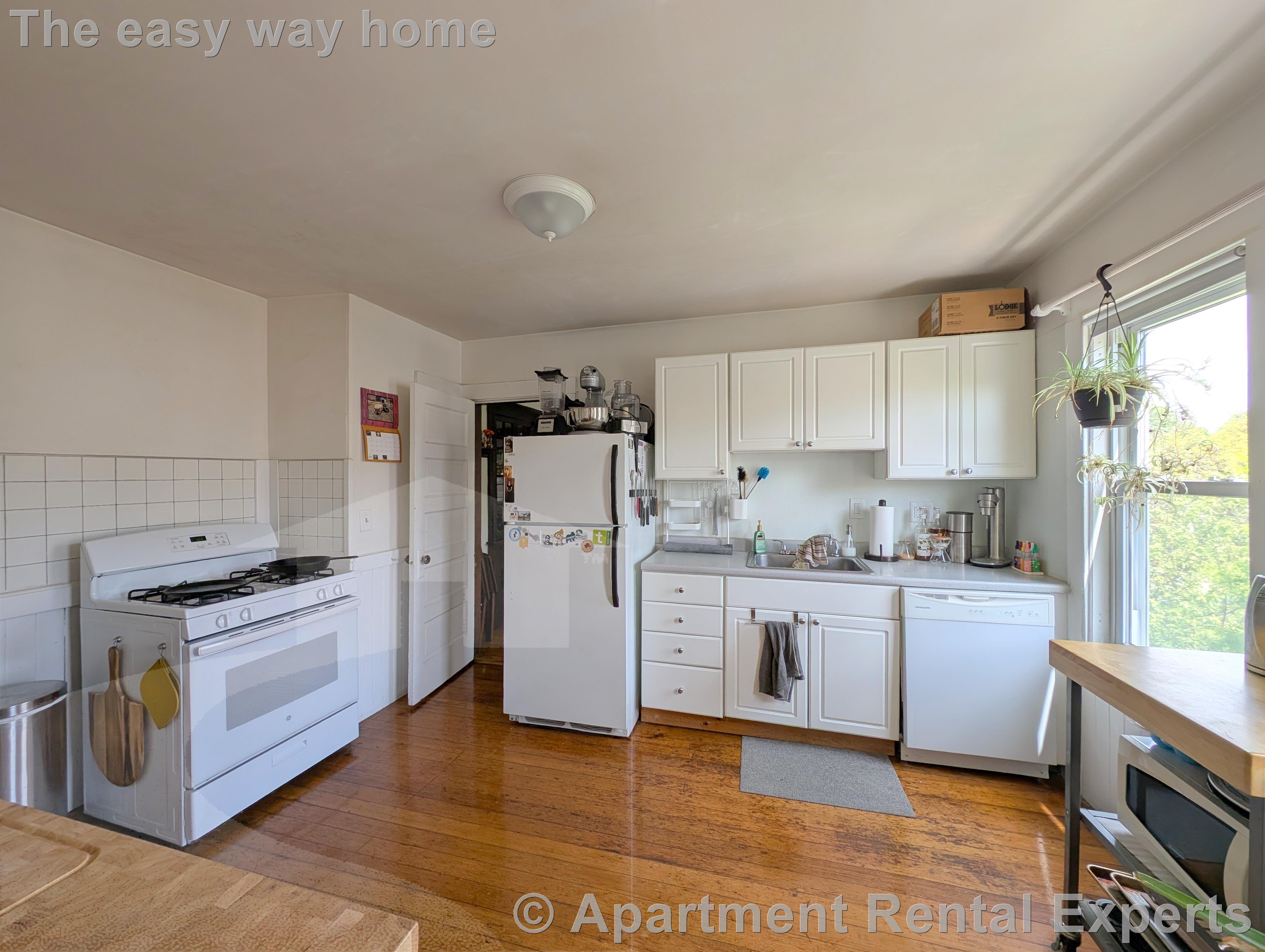 998 Broadway, Davis Square