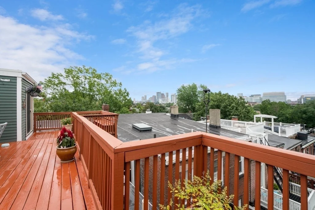 30 Oak St, Charlestown