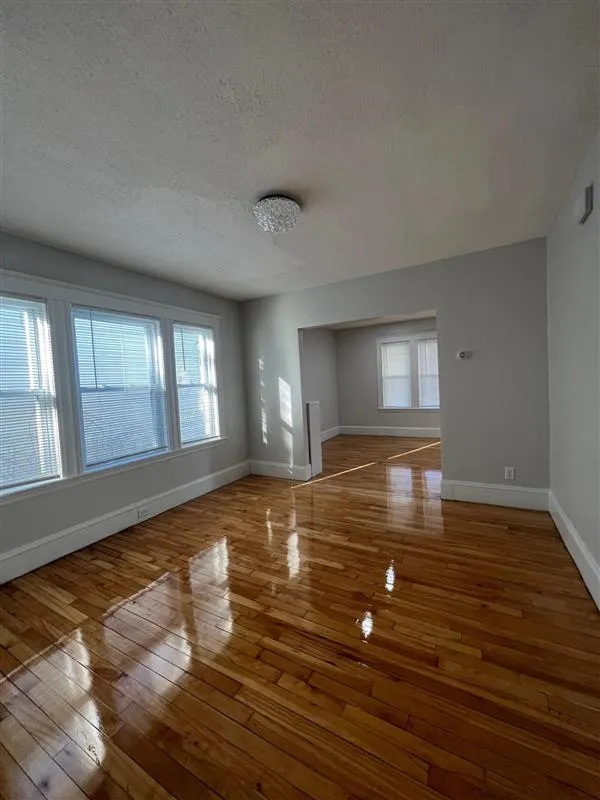 10 Cady Ave, Tufts