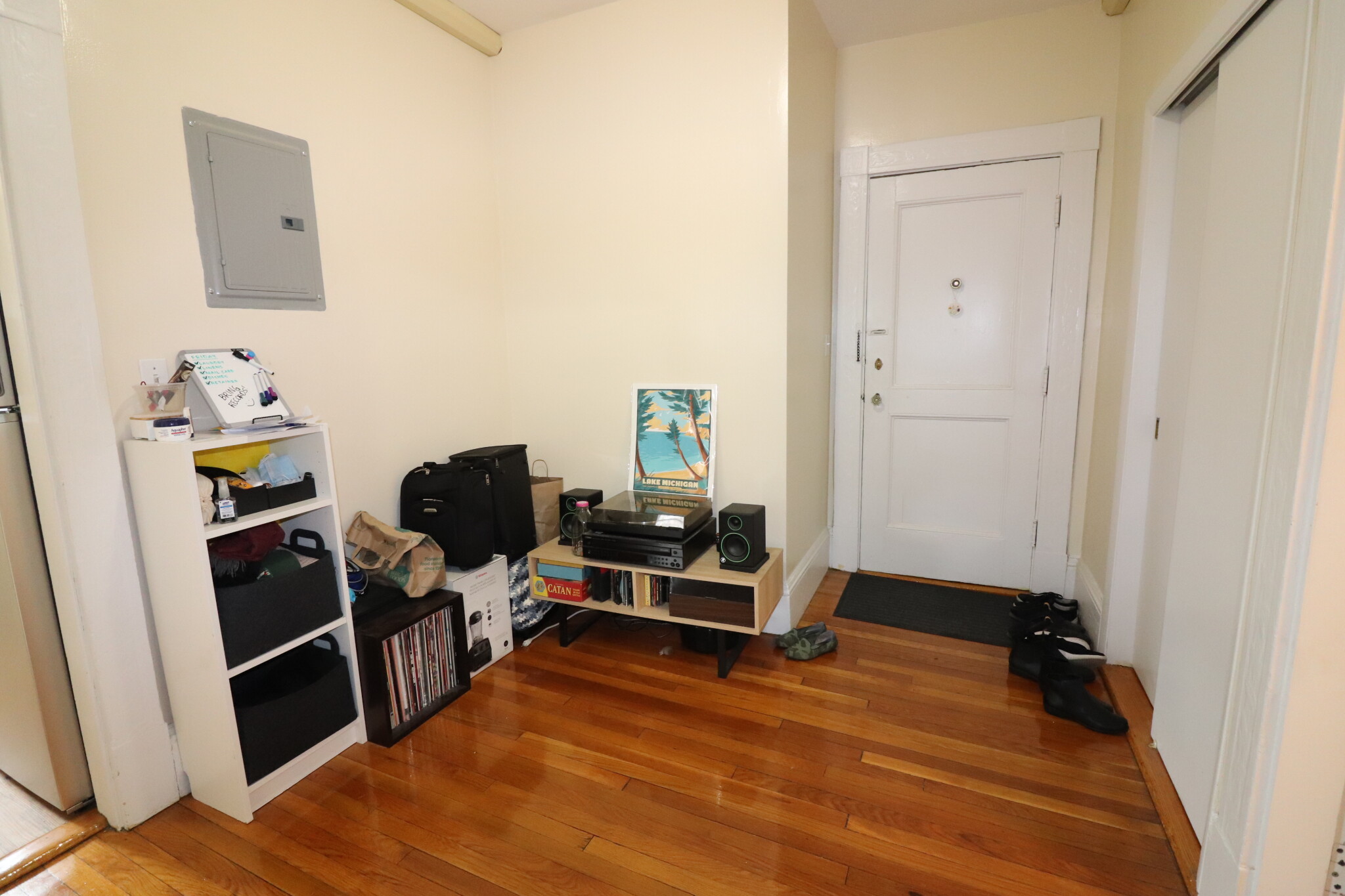 1.5 bed, 1 bath apartment for rent at 1477 Beacon St Unit 5, Griggs Park — photo 4 of 10