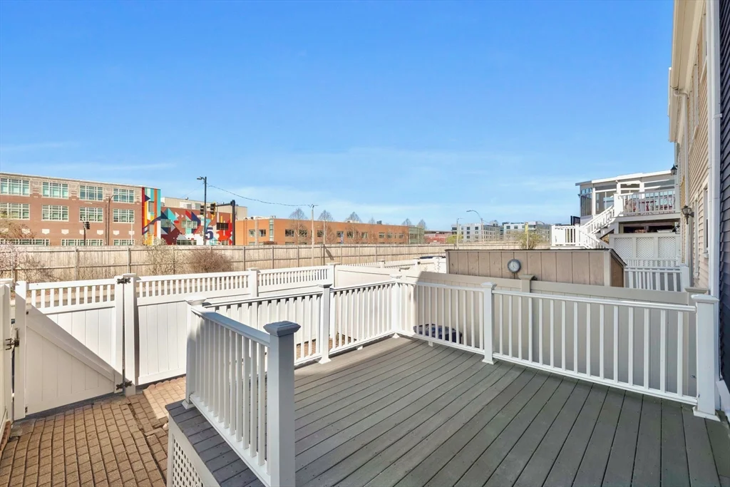 442 Main St, Charlestown