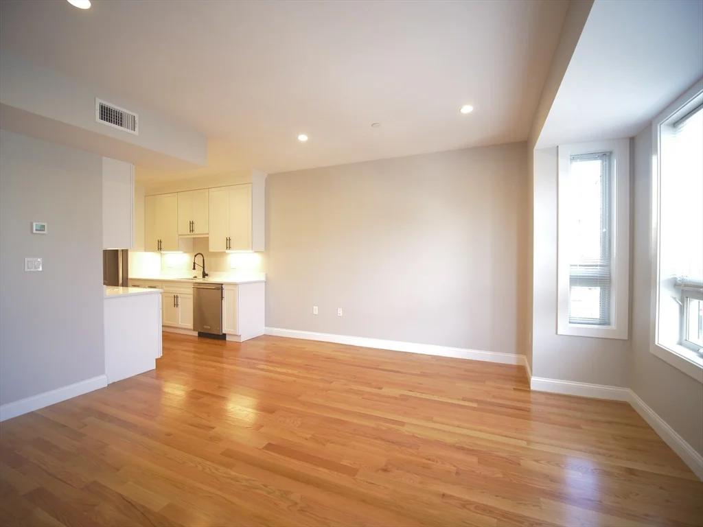 194 Havre St, East Boston