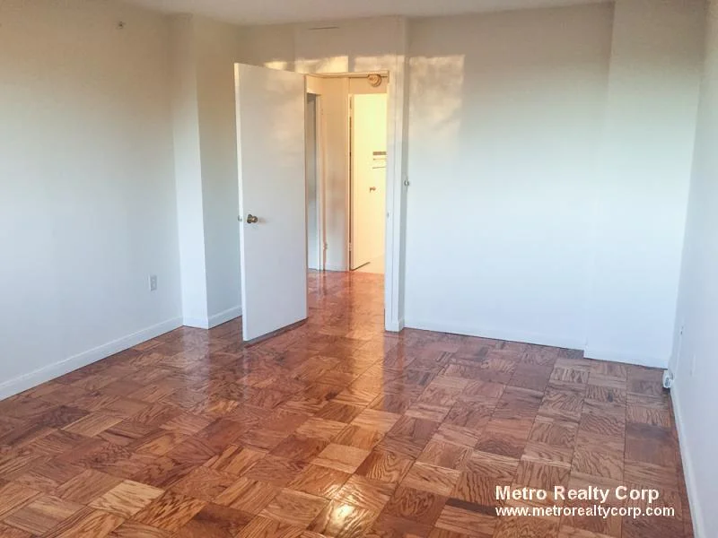 101 Monmouth St, Longwood