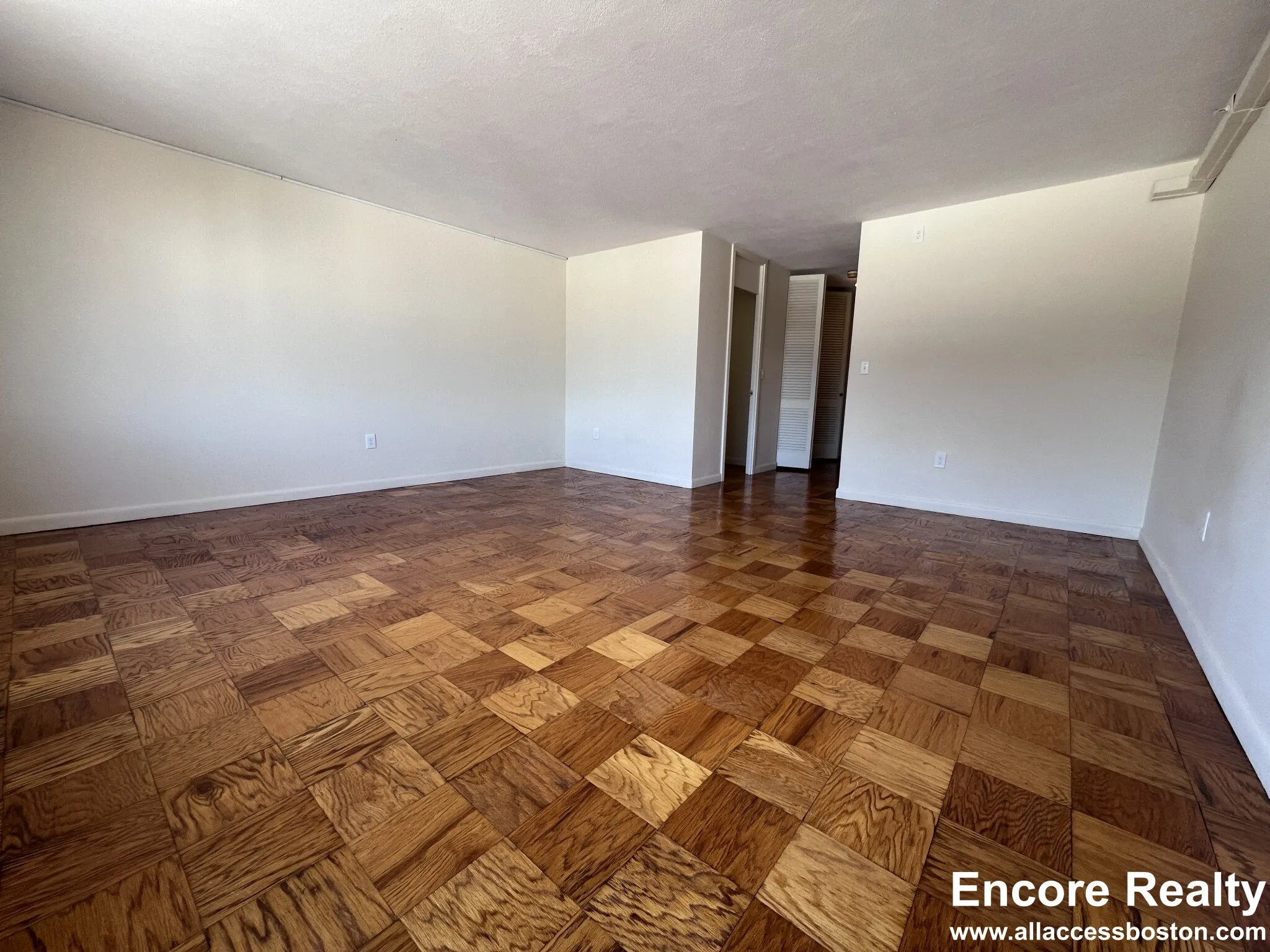 101 Monmouth Ct, Longwood