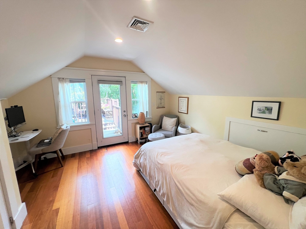 44 Rockview St, Jamaica Plain