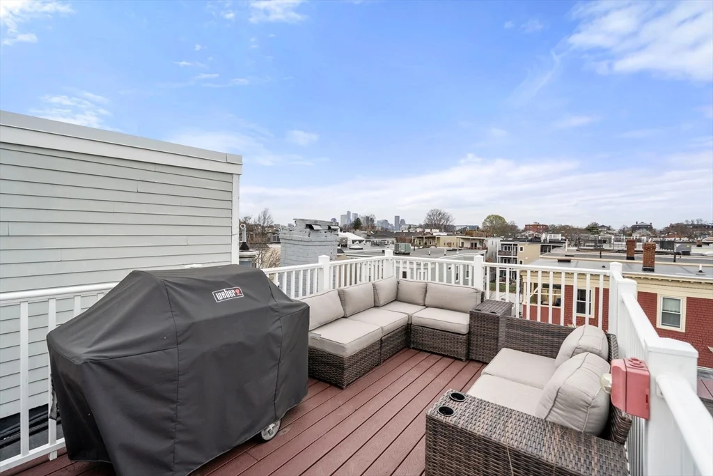 695 E 8th St, South Boston