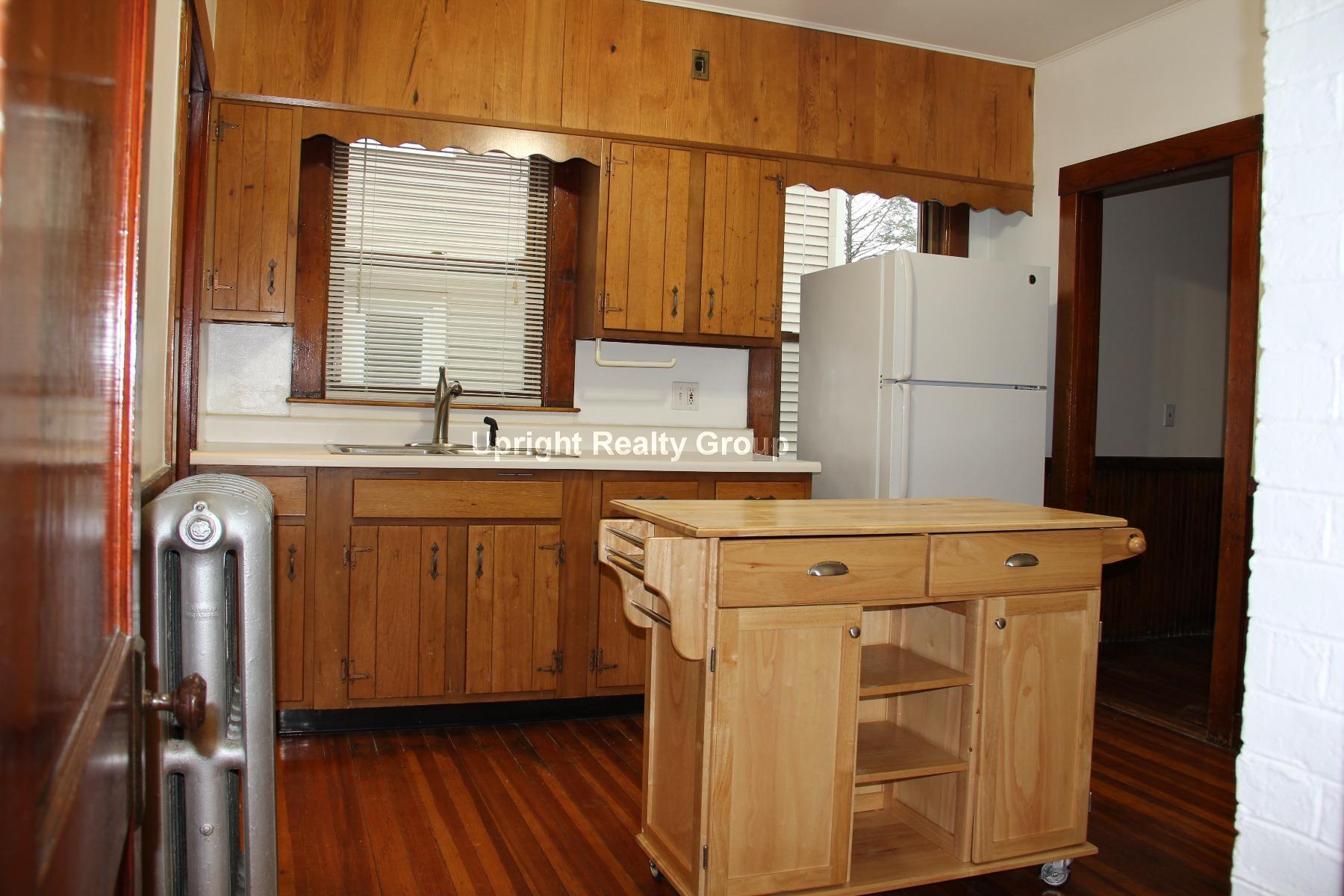 3 bed, 1 bath apartment for rent at 30 Jamaica Rd Unit 2, Brookline — photo 8 of 19