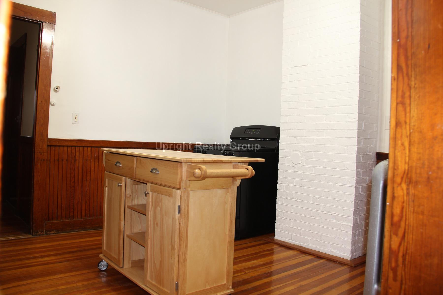 3 bed, 1 bath apartment for rent at 30 Jamaica Rd Unit 2, Brookline — photo 11 of 19