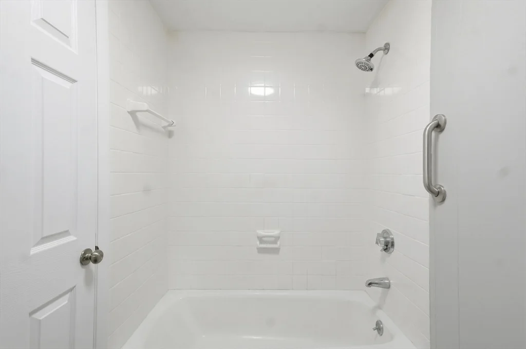 18 Fountain Ln, Weymouth