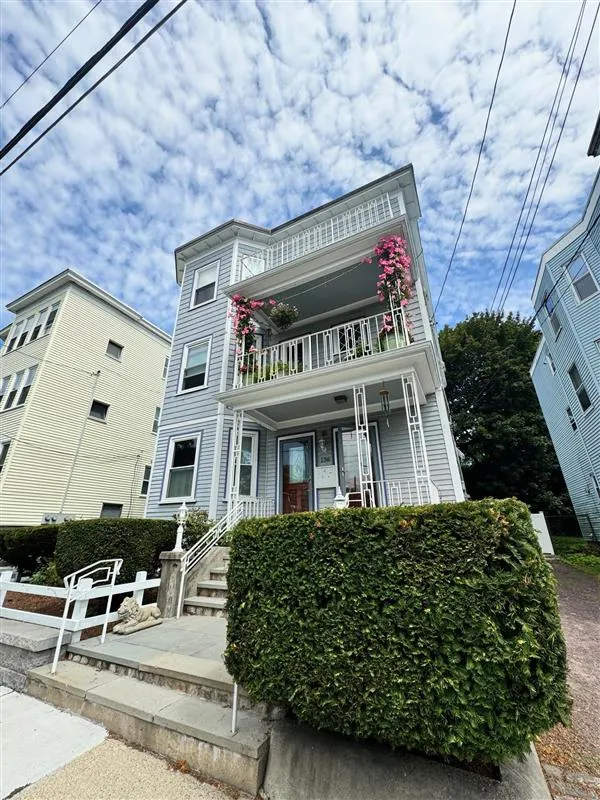136 Sharon St, West Medford
