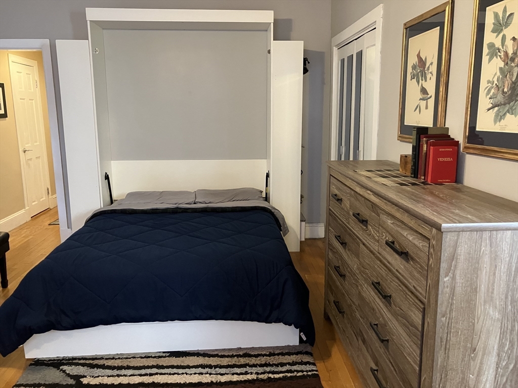 64 Queensberry, Fenway