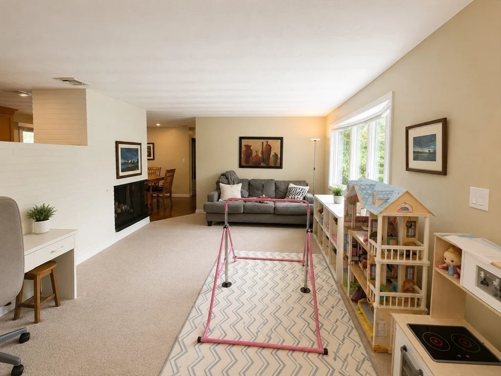 15 Leonard Rd, Framingham