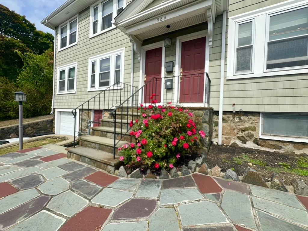 584 Humphrey St, Swampscott