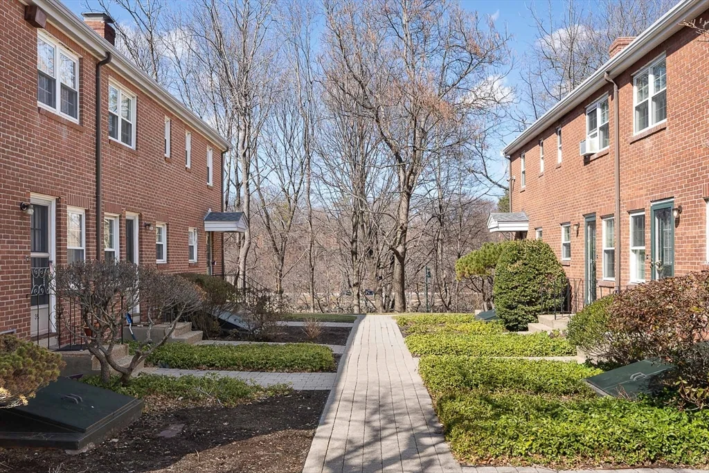 39 Charlesbank Rd, Newton Corner