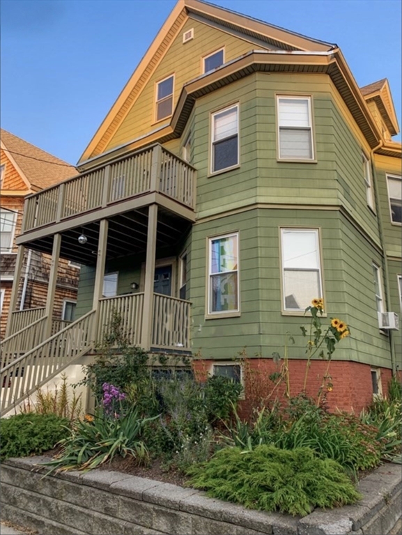 13 Bartlett St, Somerville