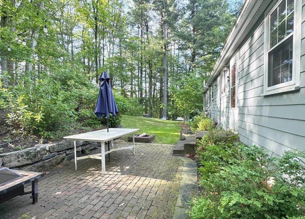 10 Meadowview Rd, Wayland
