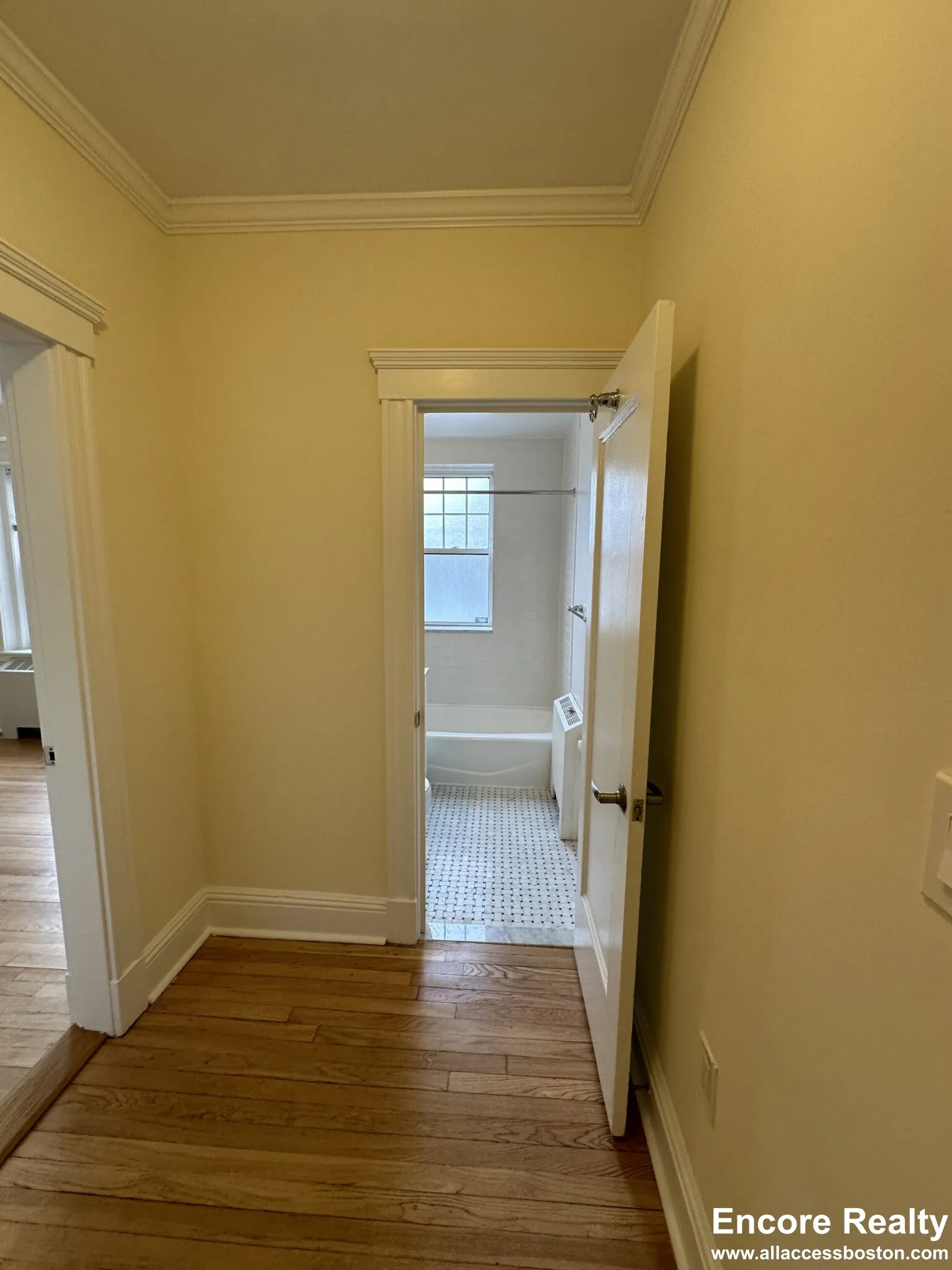 24 Chauncy St, Neighborhood Nine