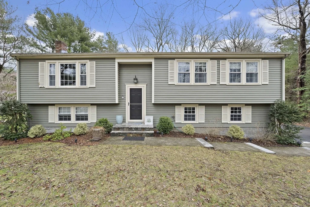 20 Trayer Rd, Canton