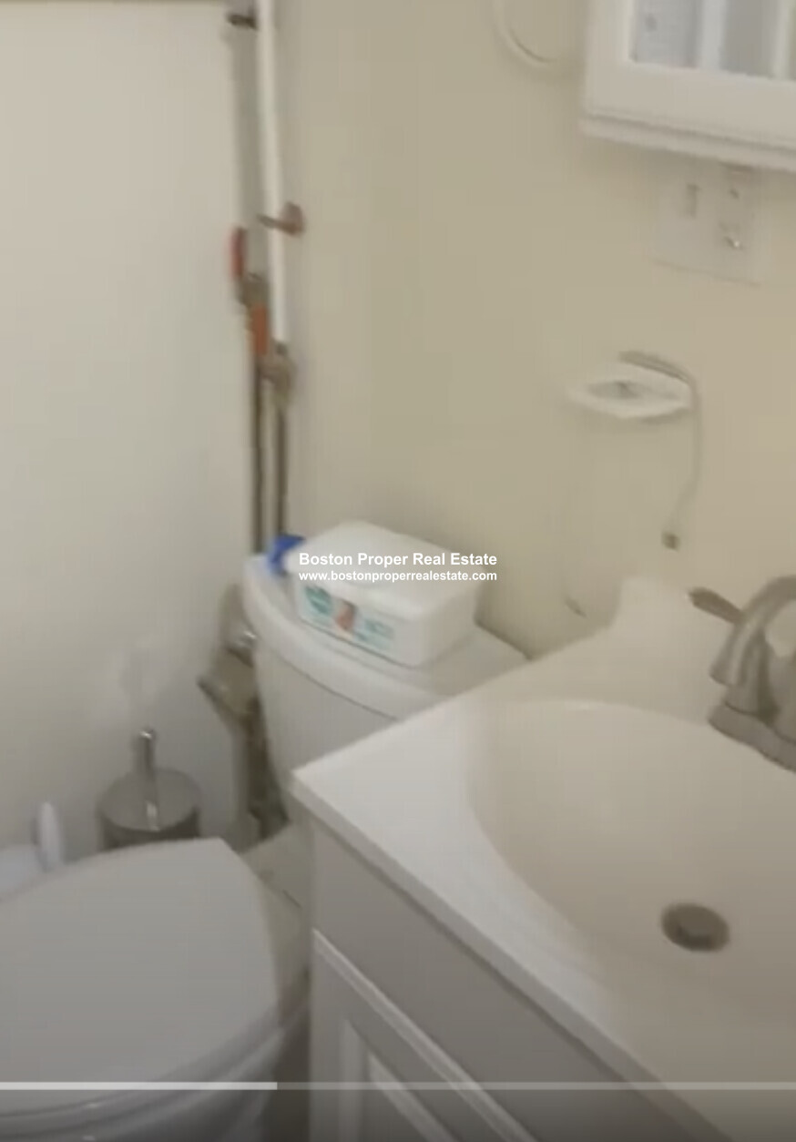 364 Riverway, Mission Hill