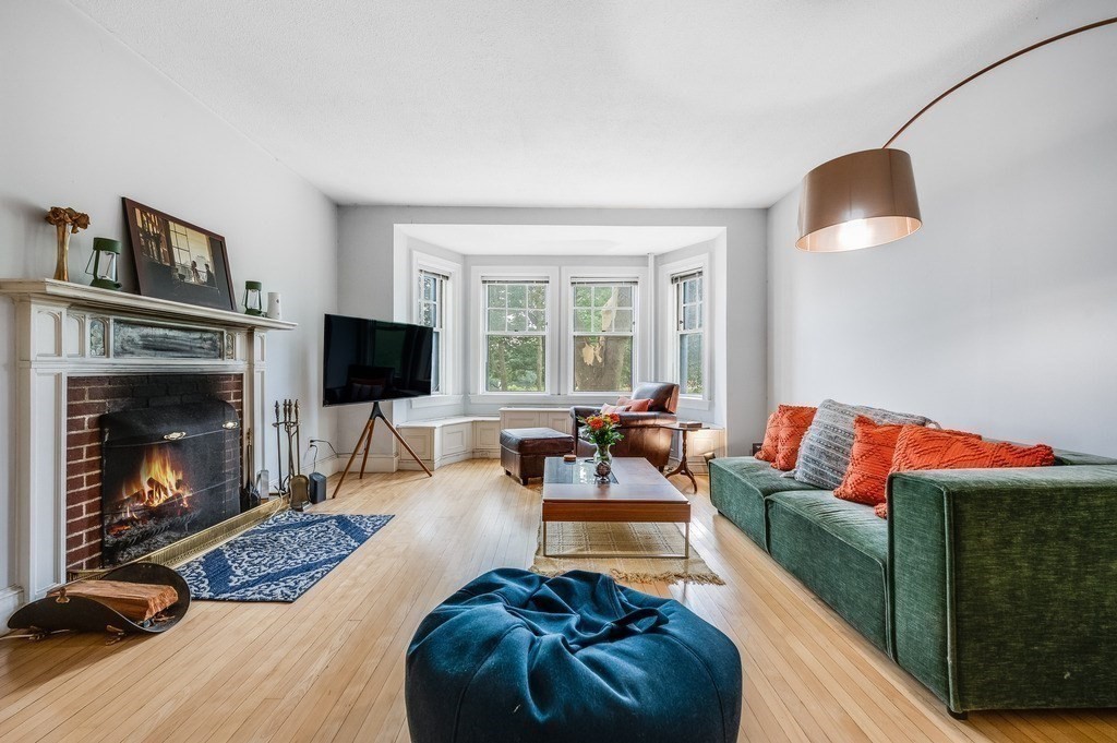 993 Memorial Dr, Harvard Square