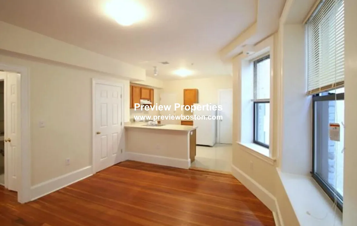 881 Massachusetts Ave, Mid Cambridge