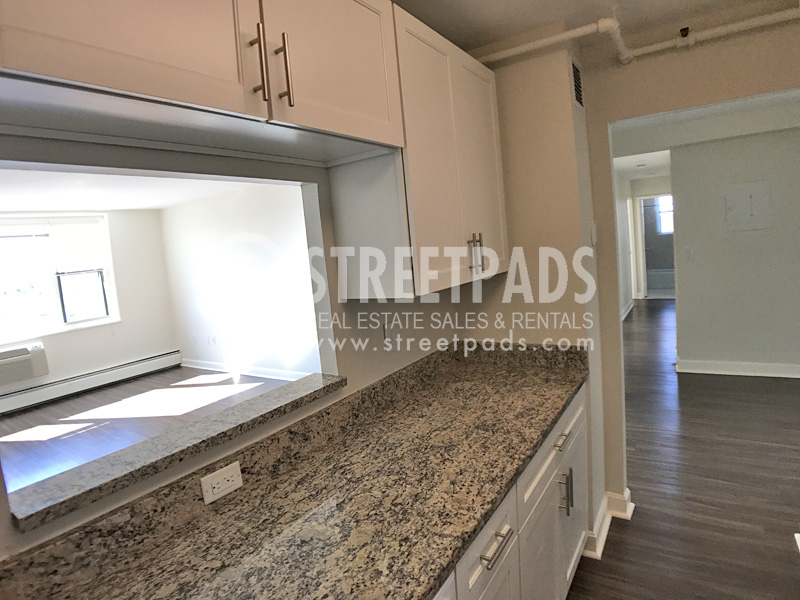 700 Huron Ave, Strawberry Hill