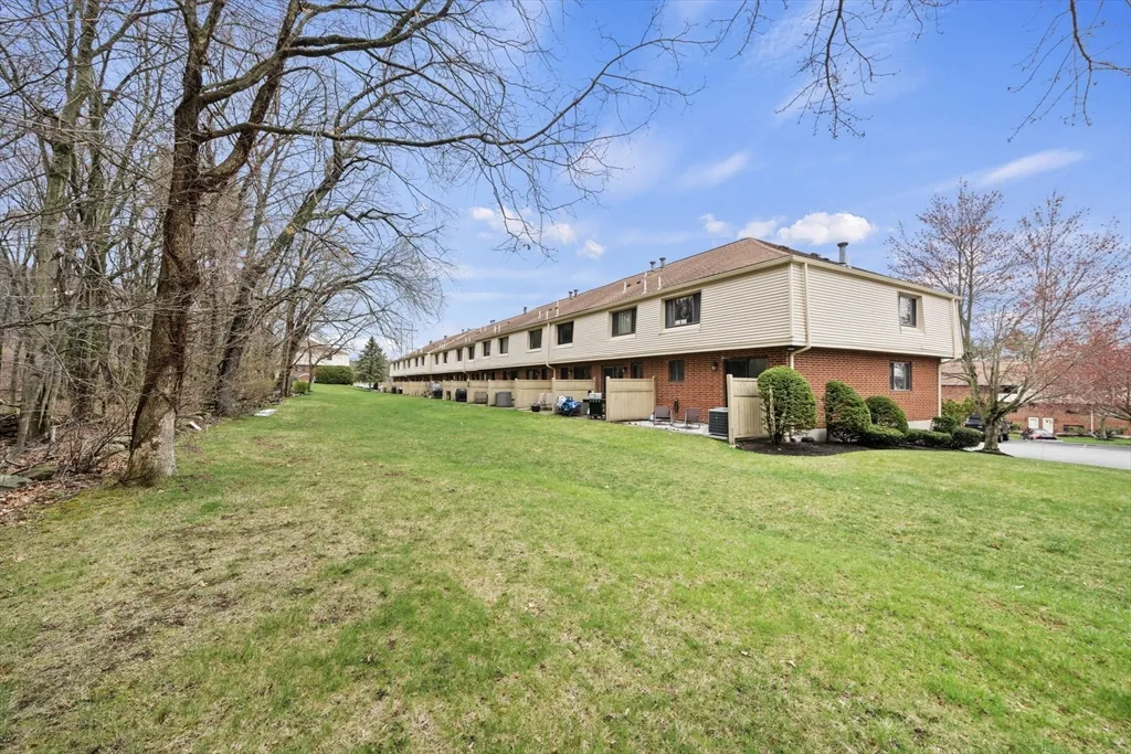 68 Sterling Ln, Bradford